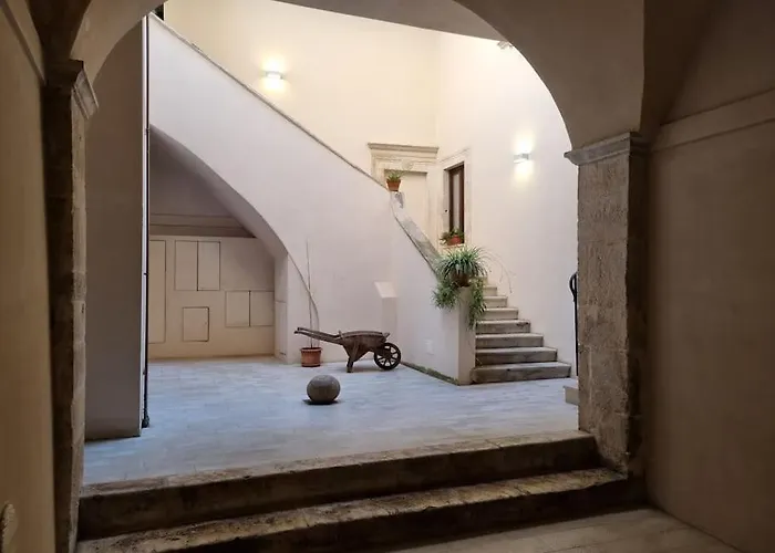 Casa Castello 63 Guest House